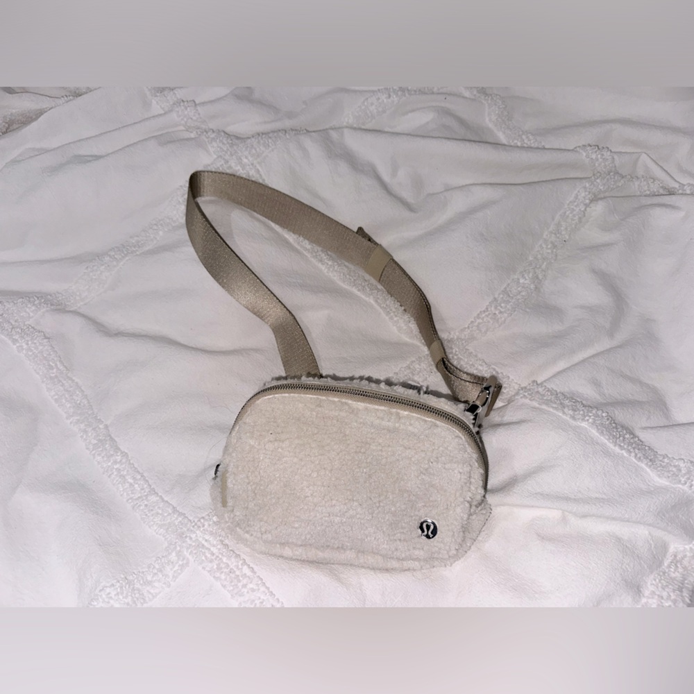 NWT Lululemon Everywhere Belt Bag *Fleece